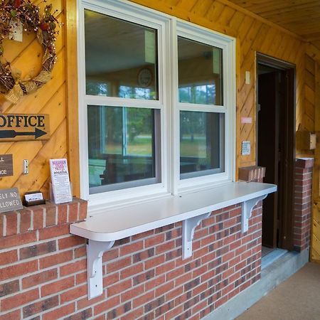 Sullivan Trail Inn & Suites Pocono Lake Esterno foto