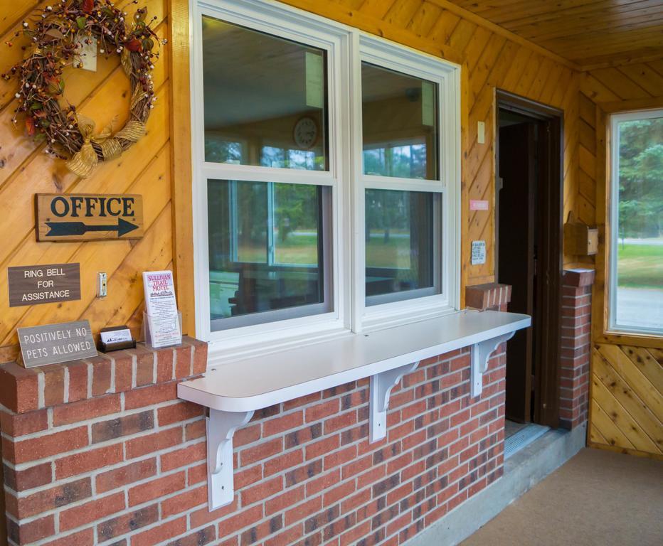 Sullivan Trail Inn & Suites Pocono Lake Esterno foto