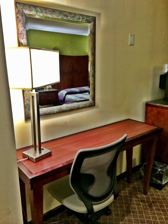Sullivan Trail Inn & Suites Pocono Lake Esterno foto