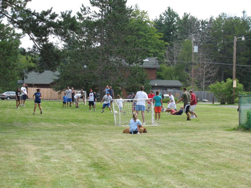 Sullivan Trail Inn & Suites Pocono Lake Esterno foto