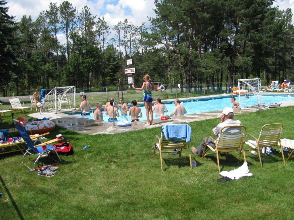 Sullivan Trail Inn & Suites Pocono Lake Esterno foto