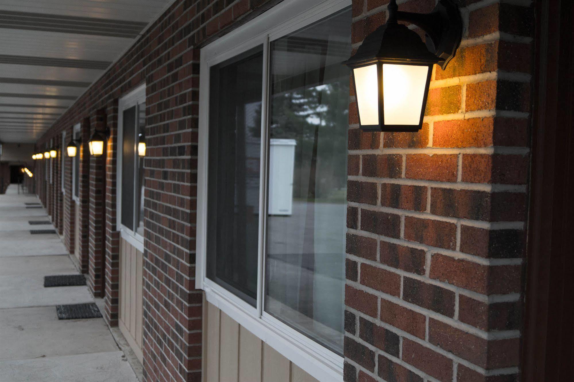 Sullivan Trail Inn & Suites Pocono Lake Esterno foto