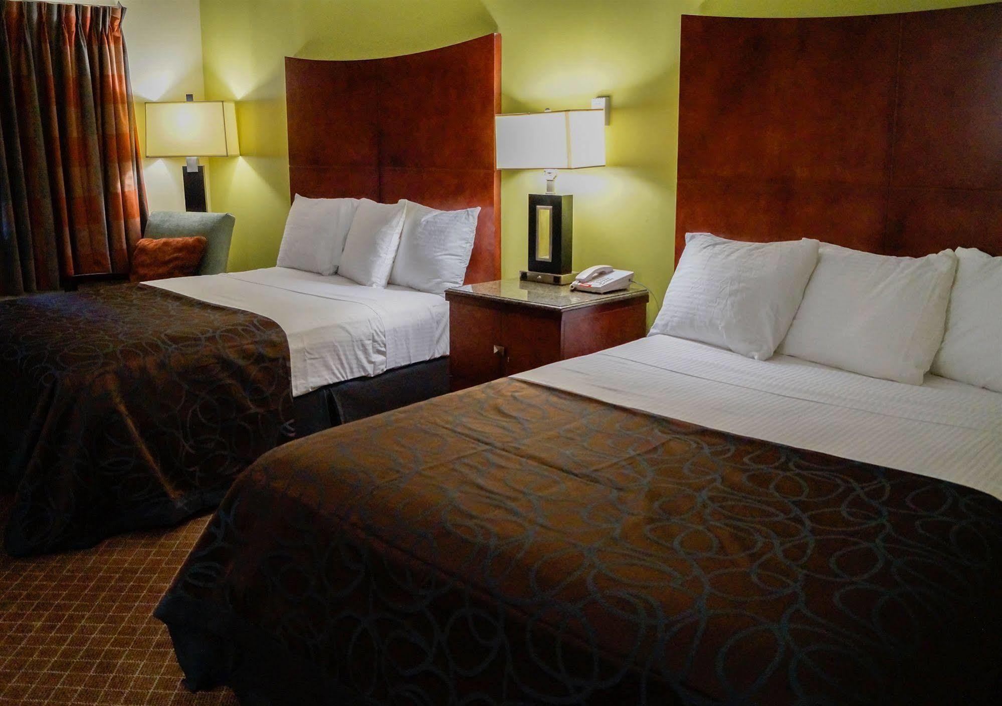 Sullivan Trail Inn & Suites Pocono Lake Esterno foto