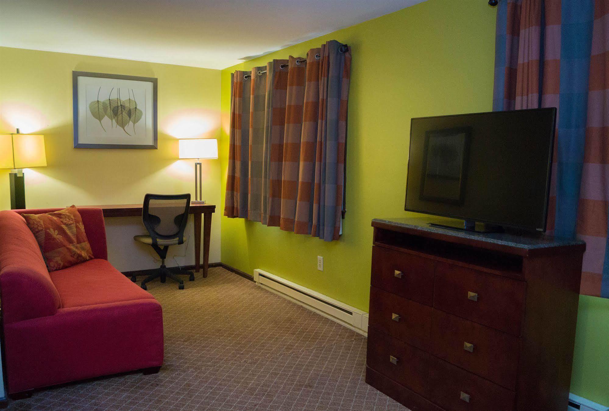 Sullivan Trail Inn & Suites Pocono Lake Esterno foto