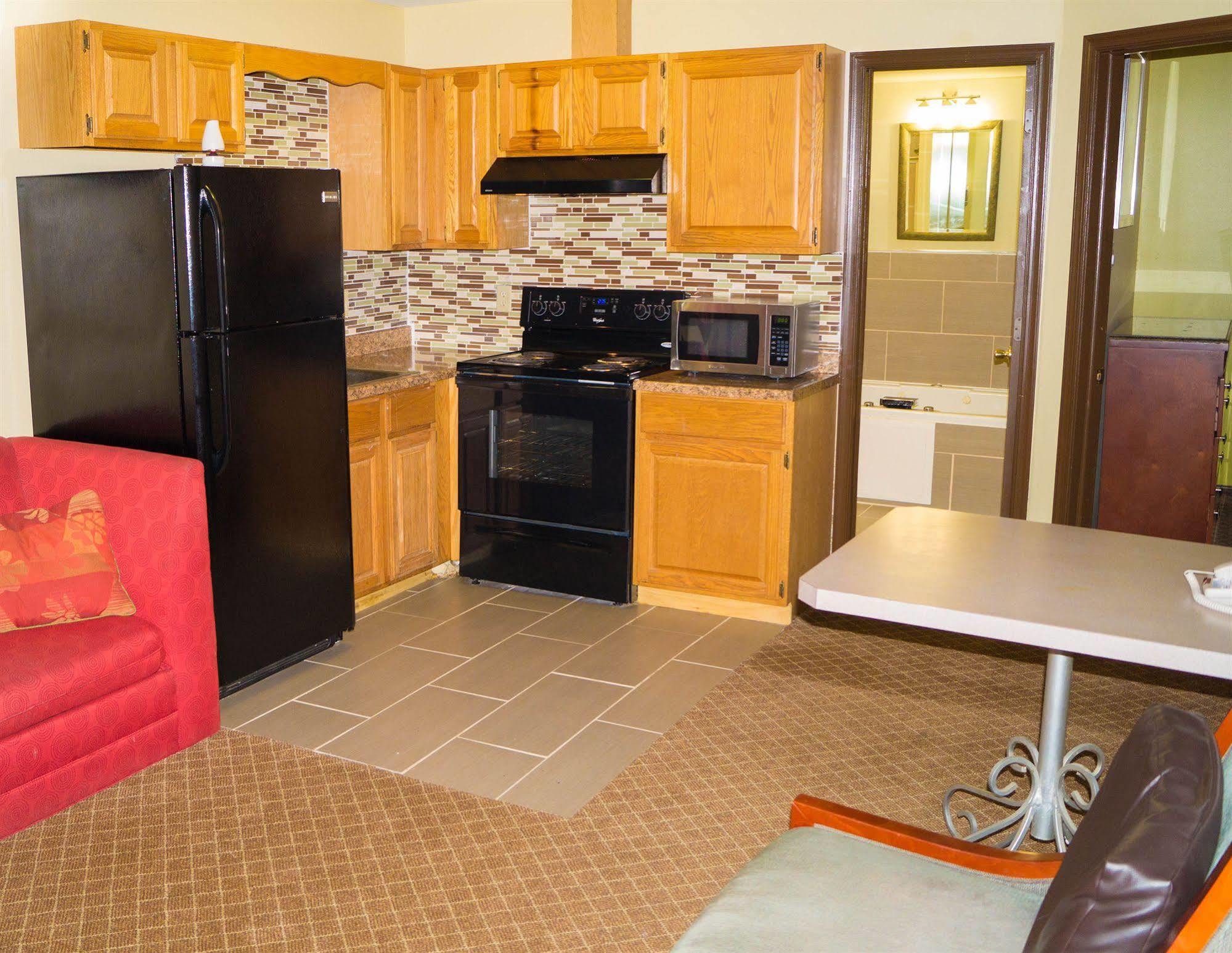 Sullivan Trail Inn & Suites Pocono Lake Esterno foto