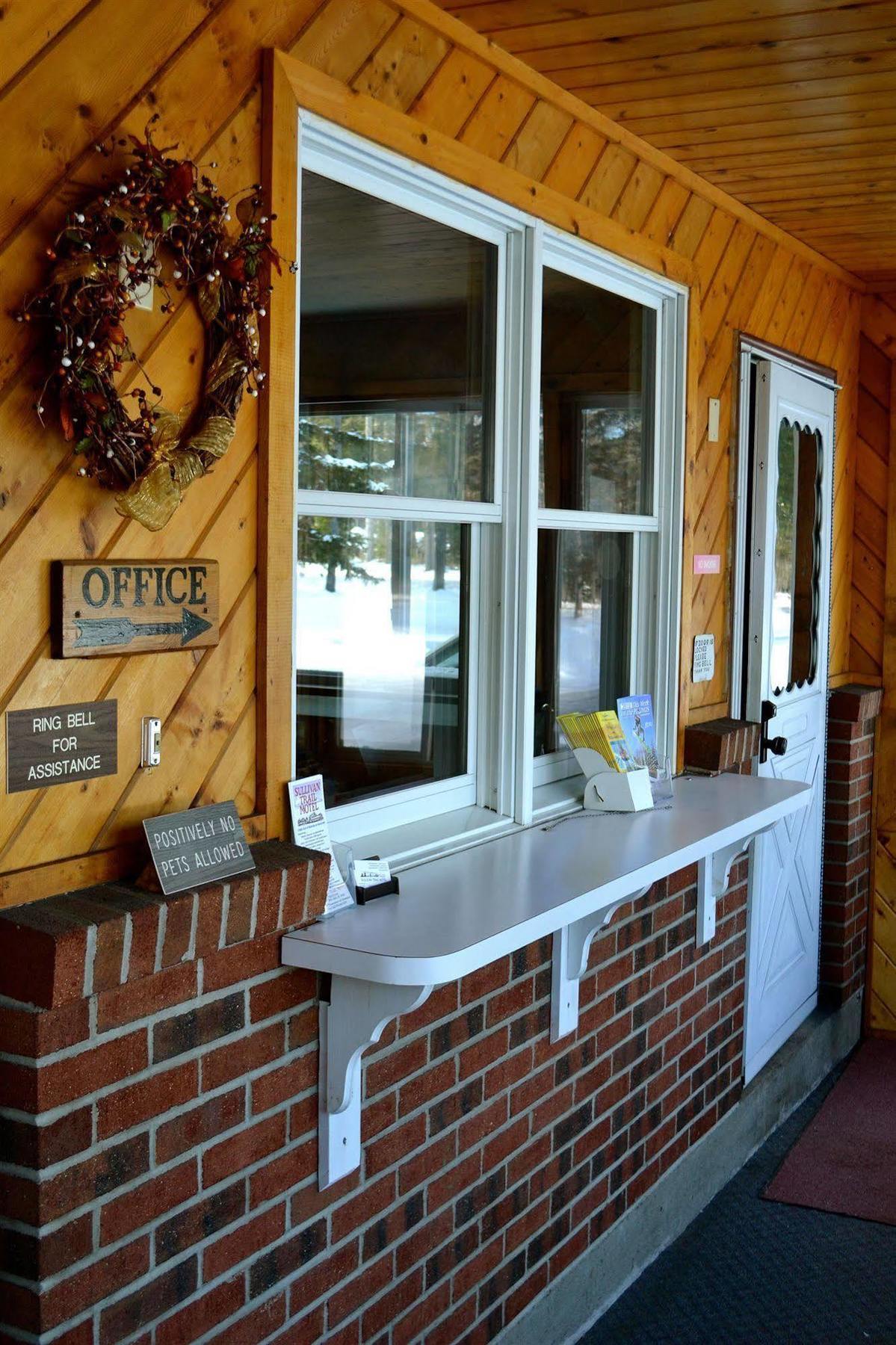 Sullivan Trail Inn & Suites Pocono Lake Esterno foto