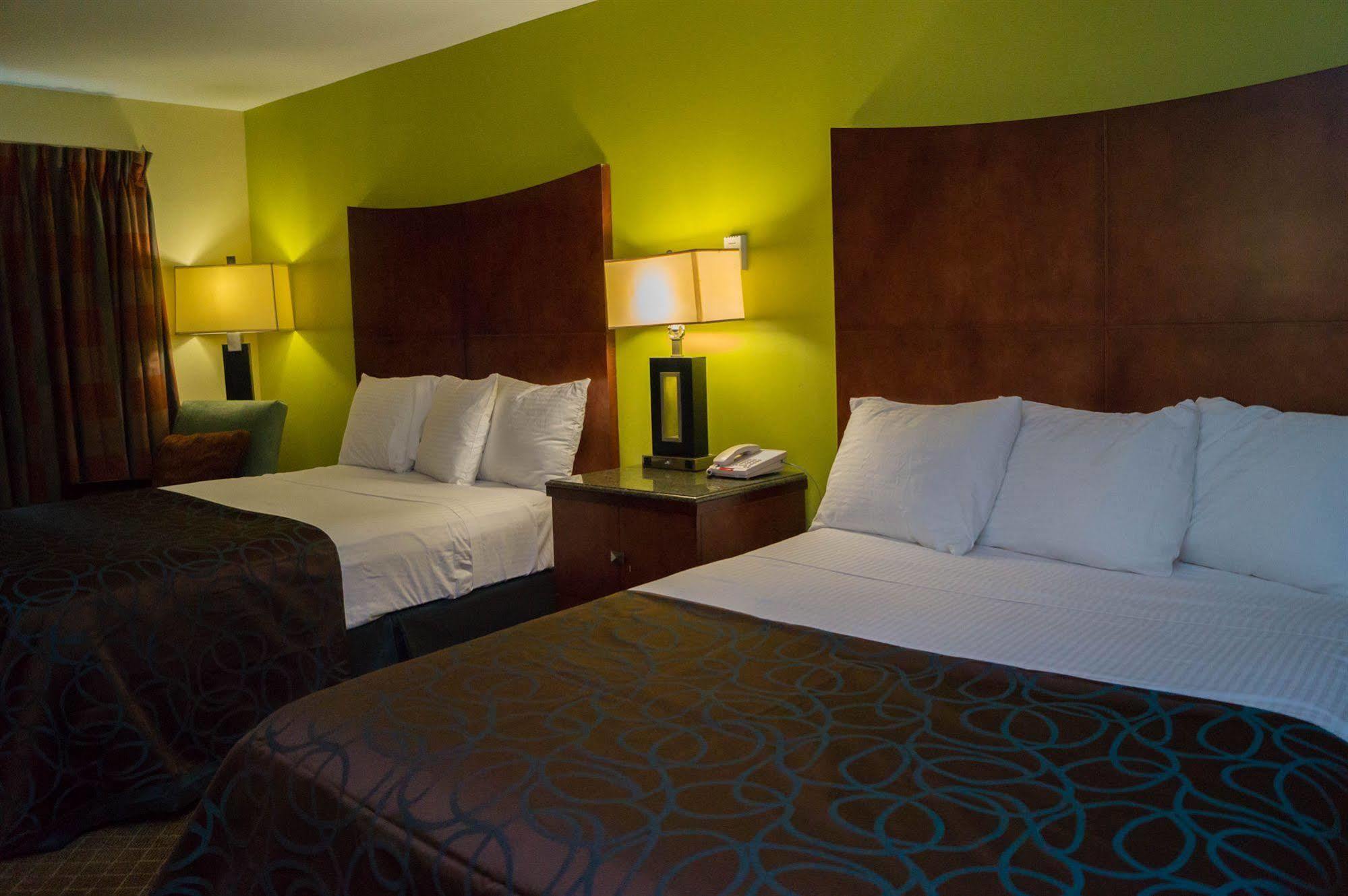Sullivan Trail Inn & Suites Pocono Lake Esterno foto
