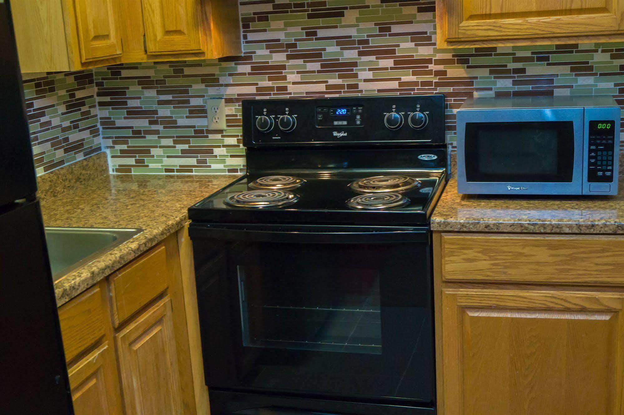 Sullivan Trail Inn & Suites Pocono Lake Esterno foto