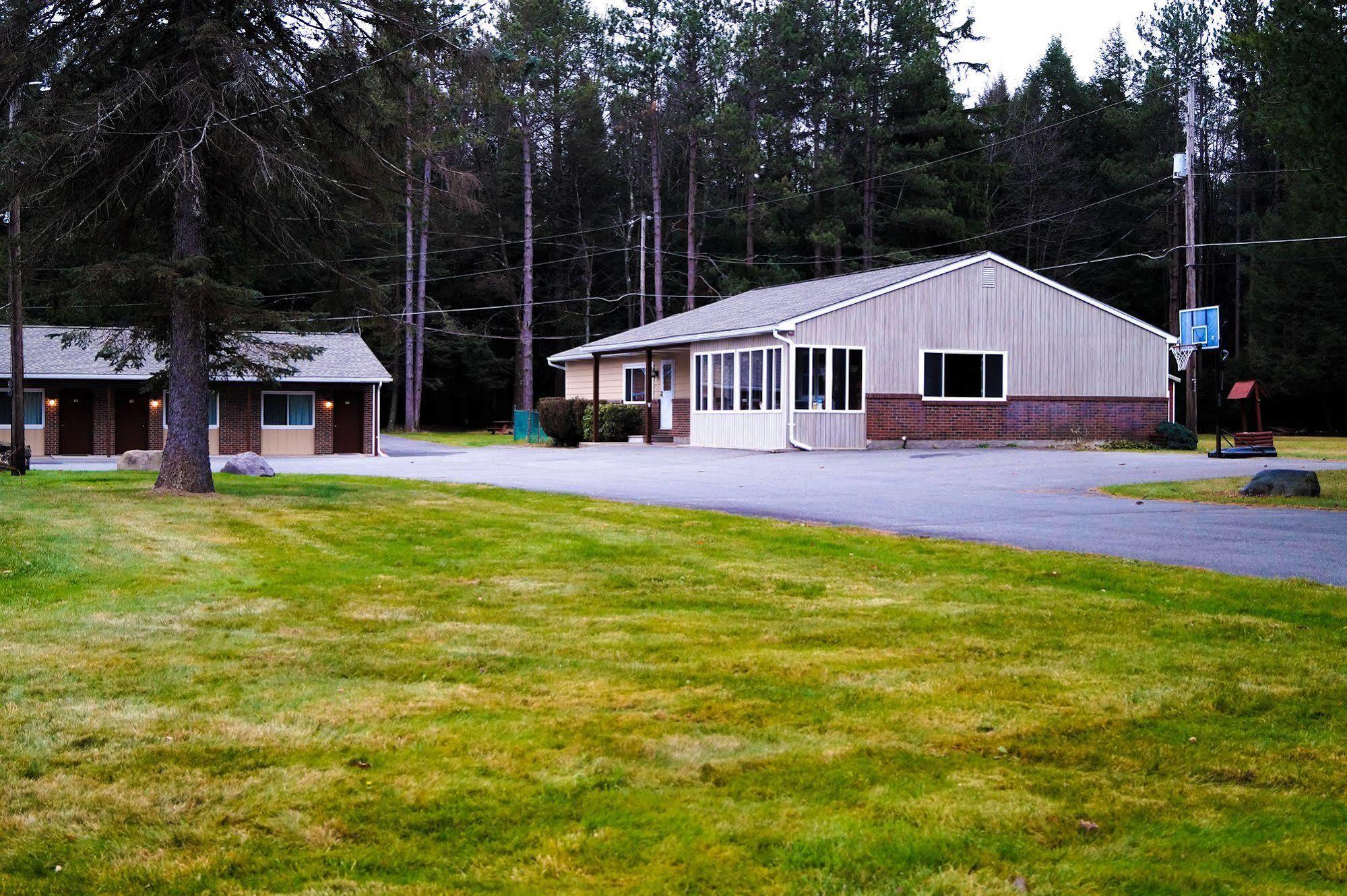 Sullivan Trail Inn & Suites Pocono Lake Esterno foto