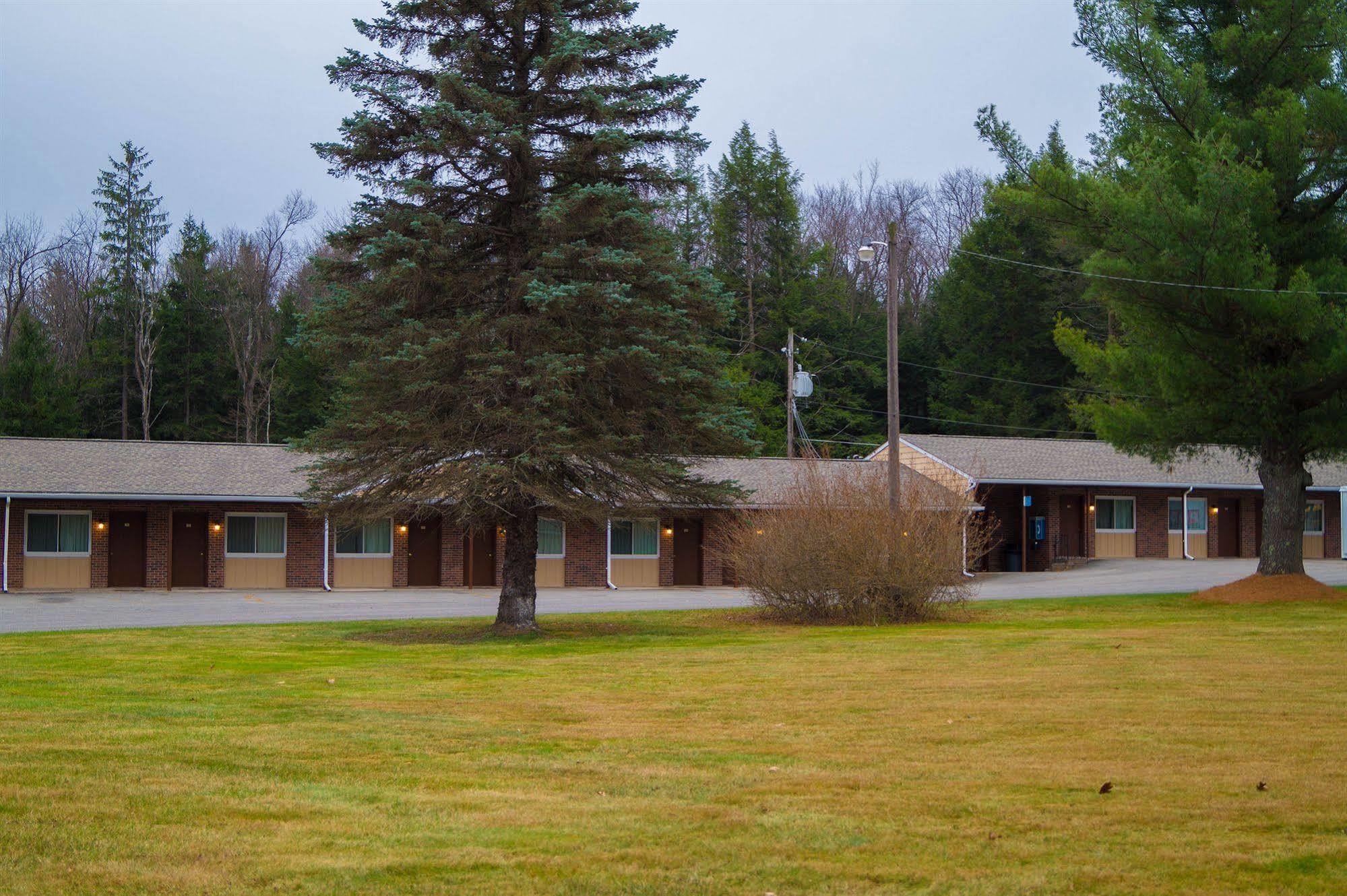 Sullivan Trail Inn & Suites Pocono Lake Esterno foto
